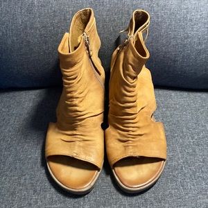 Miz Mooz - Becca size 39 (8.5-9) medium open toe leather wedge sandal in tan